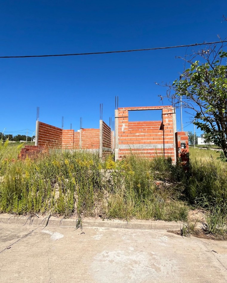 Terreno con construccion a terminar