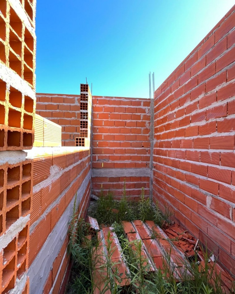 Terreno con construccion a terminar