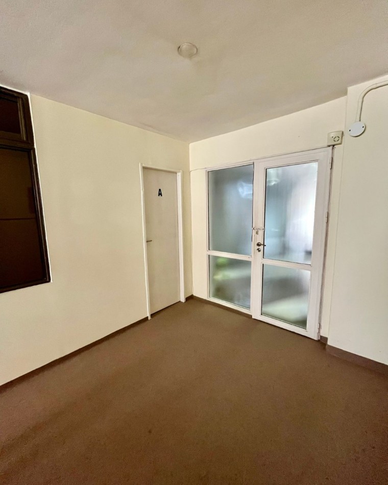 Complejo de oficinas y local comercial (ideal para inversion)
