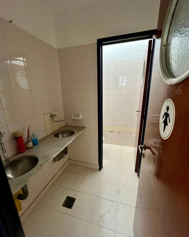 Complejo de oficinas y local comercial (ideal para inversion)
