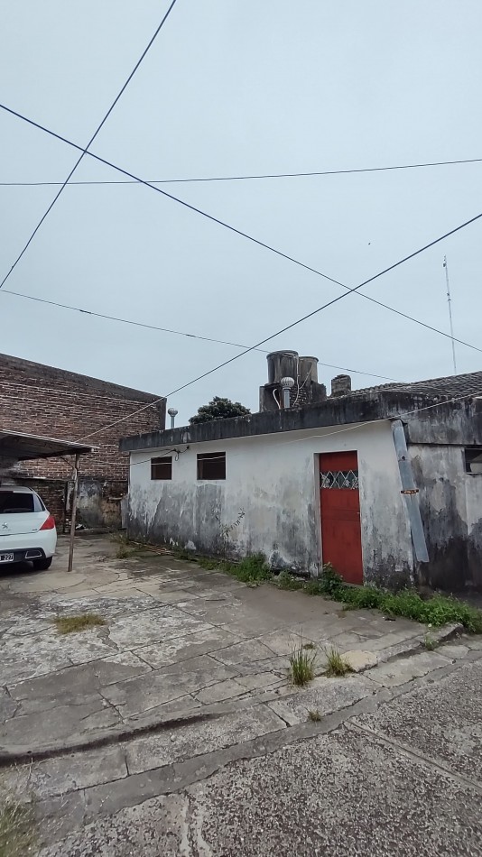 Gran propiedad sobre Av. Almafuerte