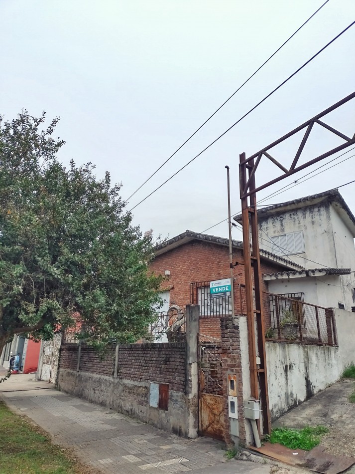 Gran propiedad sobre Av. Almafuerte