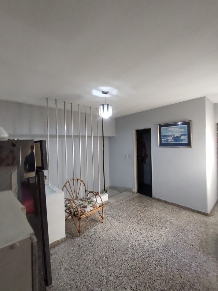 Casa de 3 dormitorios con local comercial sobre Av. Almafuerte