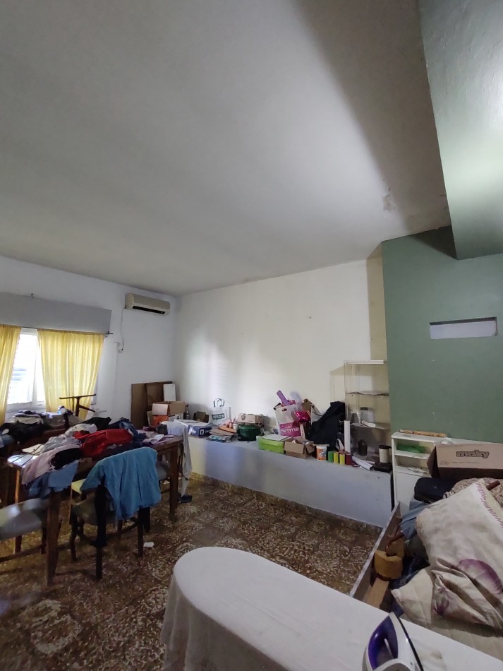 Casa de 3 dormitorios con local comercial sobre Av. Almafuerte