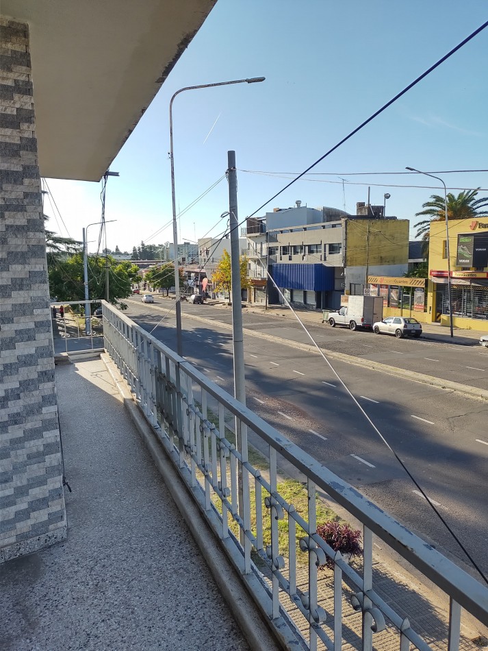 Casa de 3 dormitorios con local comercial sobre Av. Almafuerte