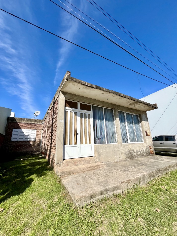 Casa de 2 dormitorios con local comercial 