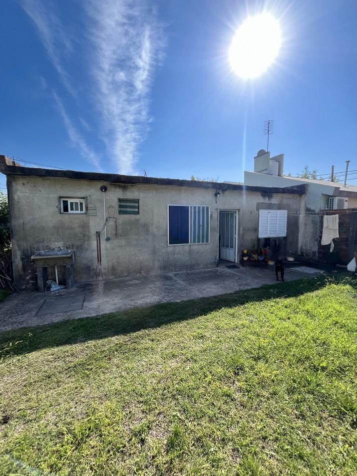 Casa de 2 dormitorios con local comercial 