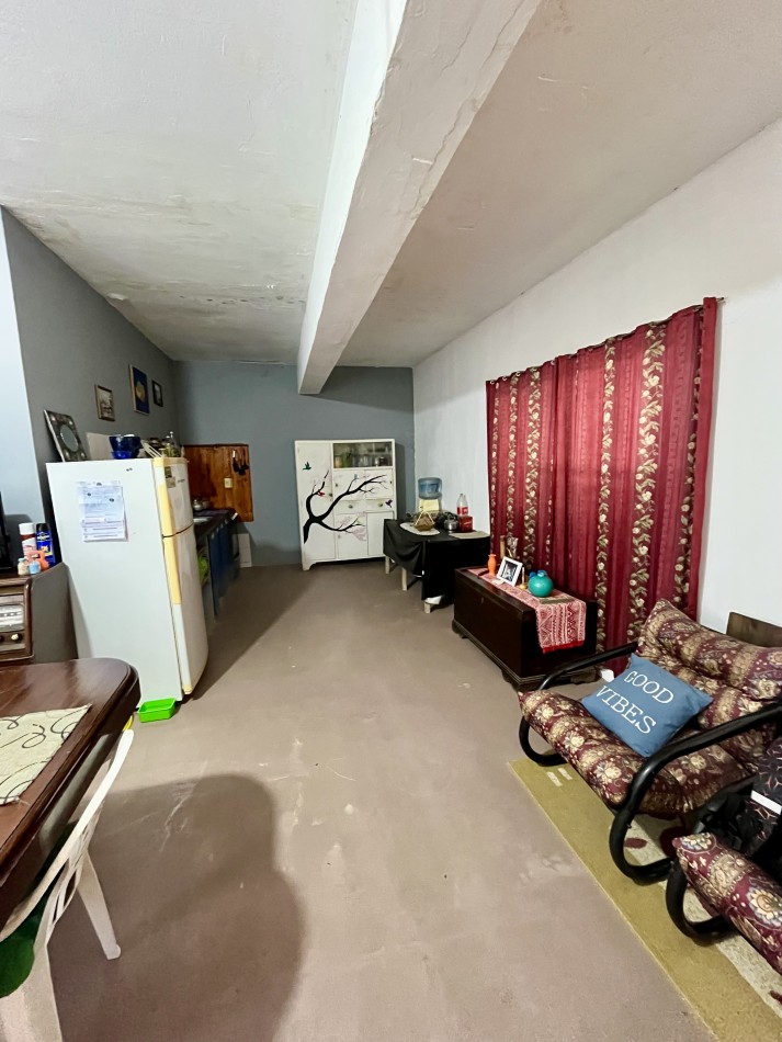 Casa de 2 dormitorios con local comercial 