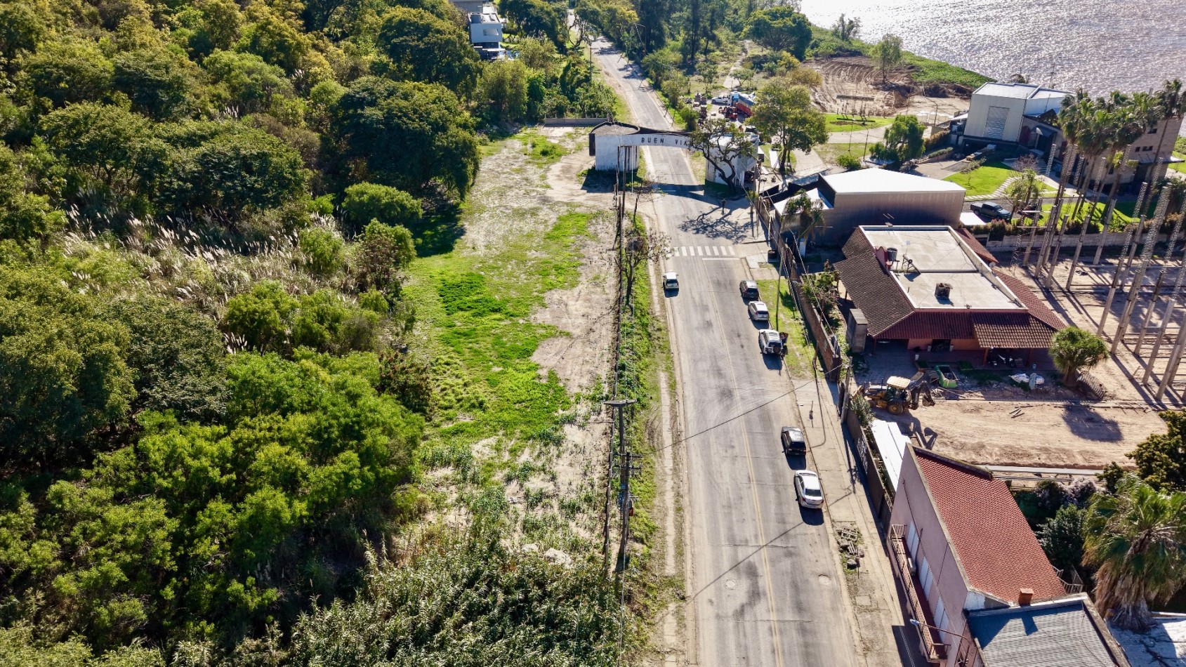 Gran terreno sobre Av. Estrada