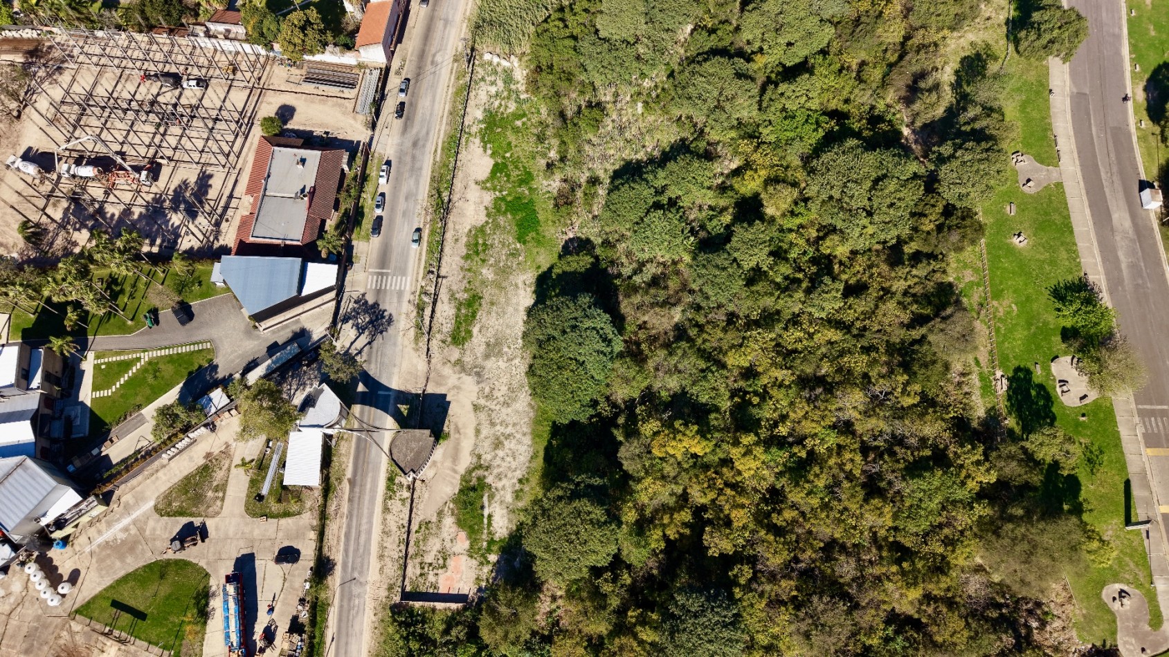 Gran terreno sobre Av. Estrada