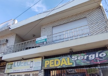 Casa de 3 dormitorios con local comercial sobre Av. Almafuerte