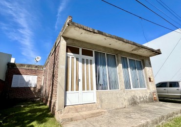 Casa de 2 dormitorios con local comercial 